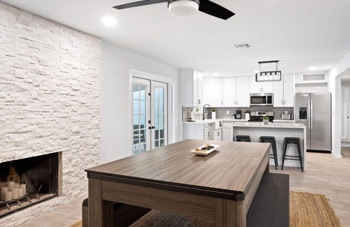 Cox Heights Casa | Monte Vista - Close to Old Town, Free Heated Pool, Putting Green, Pool Table