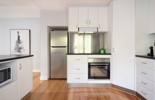 Newstead Casa | Monte-Vista: Minutes to the City, Views & Parking