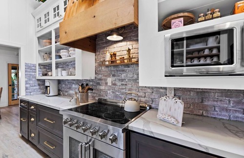 Alpine Casa | Montecito Cottage - Tuscan Farmhouse, Pool, Views
