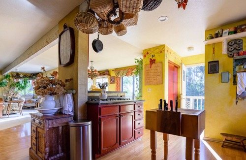 Watsonville Casa | Monterey Bay Tuscan-Style Country Home with Hot Tub