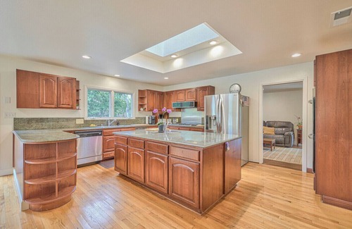 Munras Avenue Casa | Monterey Oaks elegant tranquil 2-3 bedroom getaway near downtown Monterey.