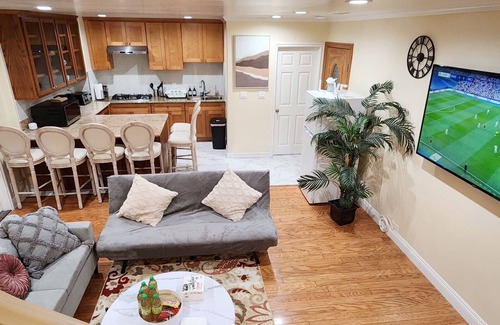 Monterey Park Apartamento | Monterey Park Retreat: Spectacular Views & Comfort