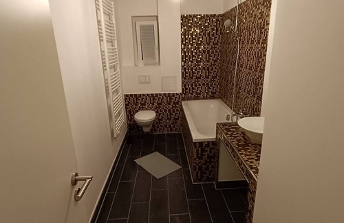 Zeitz Apartamento | Monteurwohnung – 3 Zimmer für 8 Personen au2