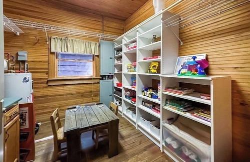 Highlands Cabina | Montevideo | Spectacular Family Retreat With Covered Deck & Outdoor Fireplace