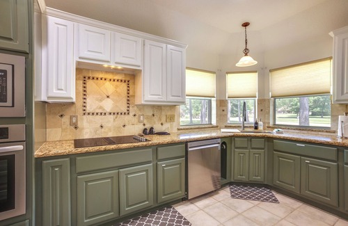 Montgomery Casa | Montgomery Home: Yard, Heated Pool, & Hot Tub!