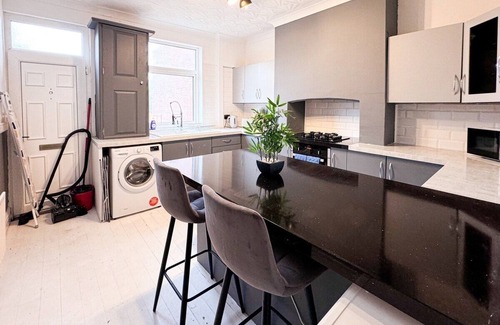 Wakefield Casa | Month stays |Contractors IFamily
