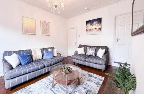 Wakefield Casa | Month stays |Contractors IFamily