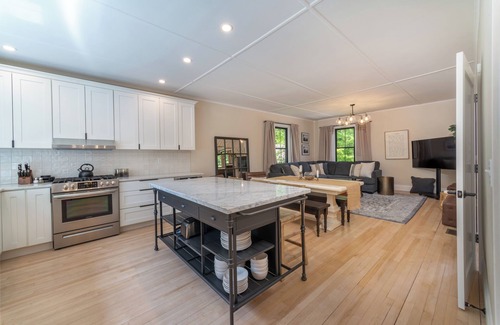 Marquette Casa | Monthly 4 bedroom 2 full bathroom - 1 block to beach and bike path
