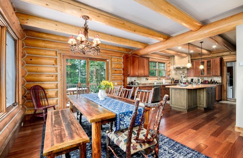Quandary Village Cabina | Monthly Rental Discounts - Private Hot Tub, Fireplace, Pool Table, Pet Friendly