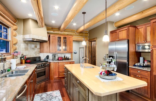 Quandary Village Cabina | Monthly Rental Discounts - Private Hot Tub, Fireplace, Pool Table, Pet Friendly