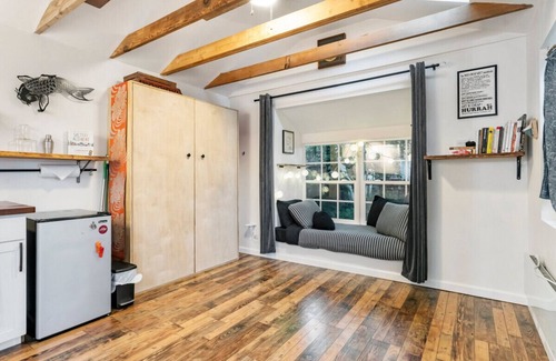 Woodstock Cabaña | Monthly Rental - The Artist`s Garden - Tiny Studio Cottage