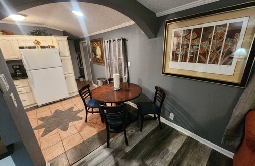 Raleigh Cabina | MONTHLY STAYS-Rear Cabin Only – Secluded 3BR/2BA Guest House Near Downtown