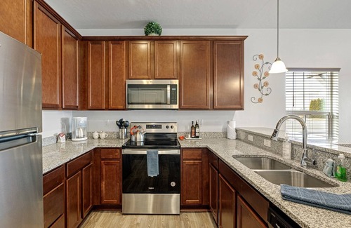 Boise Casa | Monthly Stays Welcome! 2 Master en Suites | 15 min to Downtown & 5 min to Village | Walk to Coffee
