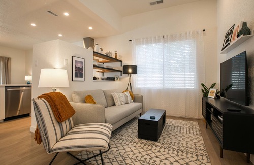 Loma Del Rey Casa | MOON HAVEN: Stylish 2-Bedroom Retreat with Patio