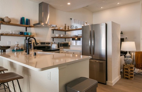 Loma Del Rey Casa | MOON HAVEN: Stylish 2-Bedroom Retreat with Patio