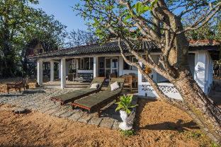 Nilaveli Casa | Moon Isle Beach Bungalow