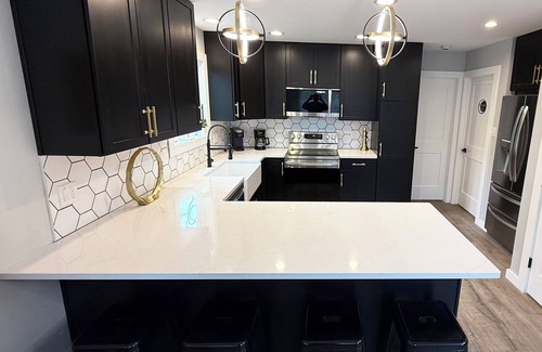 Albrightsville Chalet De Esquí | Moon Mountain Manor - New 6 BR Chalet With Hot Tub & Karaoke Lounge - Sleeps 16