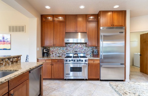 Hills at Las Estrellas Casa | Moon Shine Manor | Private Deck, Fireplace + Mountain View!