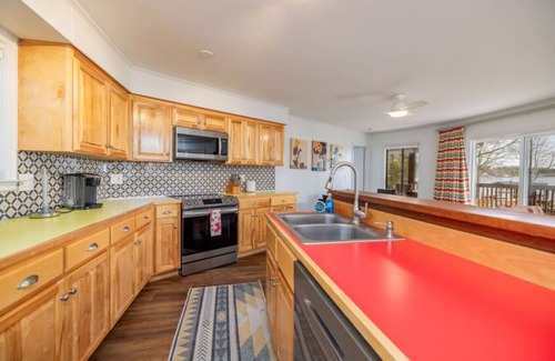 Henrico Casa | Moon Smoke: 2BR/2BA Haven, Sleeps 10! Rental Boat!
