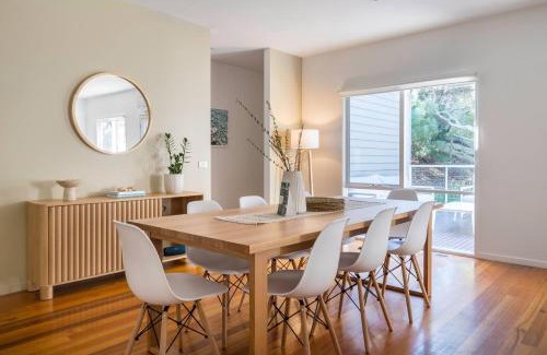 Sorrento Casa | Moonah Retreat - Coastal Serenity near Hot Springs
