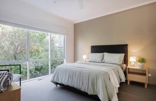 Sorrento Casa | Moonah Retreat - Coastal Serenity near Hot Springs