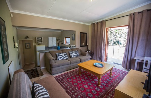 Greater Johannesburg Metropolitan Area Cabaña | Moonflower Cottages