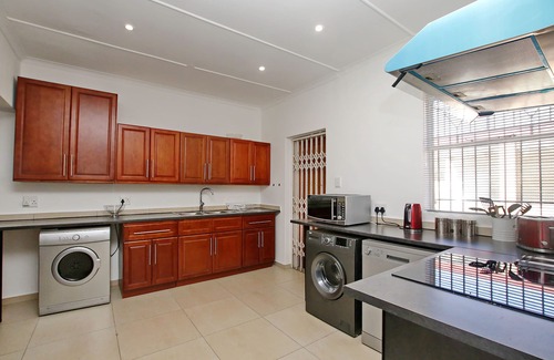 Greater Johannesburg Metropolitan Area Cabaña | Moonflower Cottages