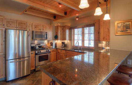 Big Sky Cabina | El mejor Cowboy Heaven Home / Ski-in / out / Luxury Galore / Walk to Lodge, comedor, piscina
