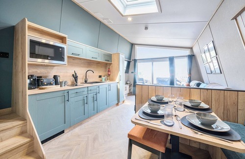 Great Billing Cabaña | MOONLIT SKYLIGHT - BILLING AQUADROME in Billing Aquadrome Holiday Park