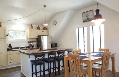 Ocracoke Apartamento | Ático de Moonraker: alojamiento de estudio en el mercado de Spencer