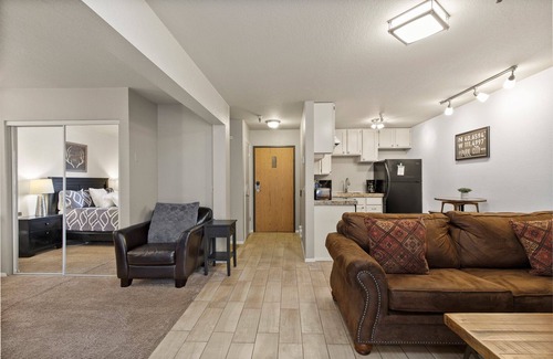 North Park City Condominio | Moose Mgmt at Carriage House 218: Fireplace-Downtown-Free Bus Route-Hot Tub