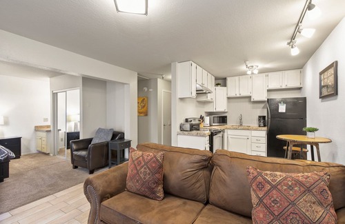 North Park City Condominio | Moose Mgmt at Carriage House 218: Fireplace-Downtown-Free Bus Route-Hot Tub