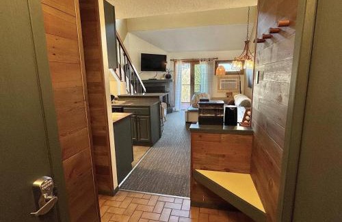 Lutsen Casa | Moose Mtn Retreat Ski in out Condo Pool Hot Tub Fire Pits