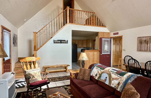 Lake Linden Cabaña | Morning Glory Lakeside Cabin: Peaceful Autumn Getaway – Waves, Woods, and Warmth