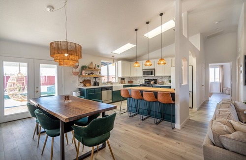 Joshua Tree Casa | Moroccan Oasis/3br + Yoga/ Sound Bath Room + Pool/Spa, close to National Park