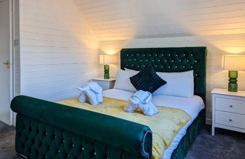 Almondbank Chalet De Esquí | Morrigan 7-Hot Tub-Pet Friendly-Boutique-Perthshire-Families