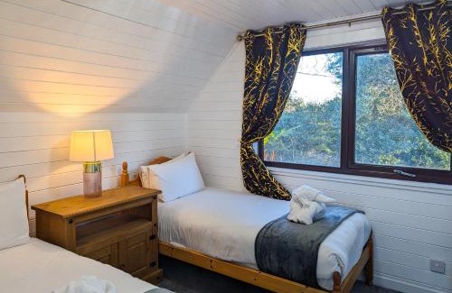 Almondbank Chalet De Esquí | Morrigan 7-Hot Tub-Pet Friendly-Boutique-Perthshire-Families