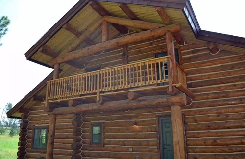 Custer Casa | Morris Place Lodge next to Stockake Lake in CSP