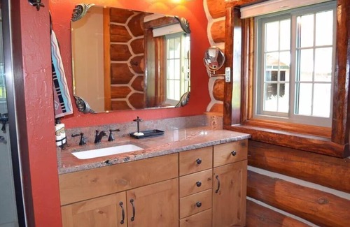 Custer Casa | Morris Place Lodge next to Stockake Lake in CSP