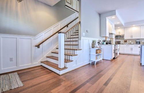 Lovettsville Casa | Morrisonville Manor with Fire Pit and Hot Tub!