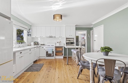 Lemon Tree Passage Casa | Morton Cottage at Lemon Tree - Pet Friendly - Walk to Water