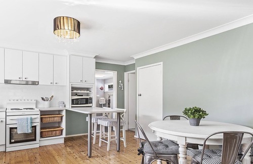 Lemon Tree Passage Casa | Morton Cottage at Lemon Tree - Pet Friendly - Walk to Water