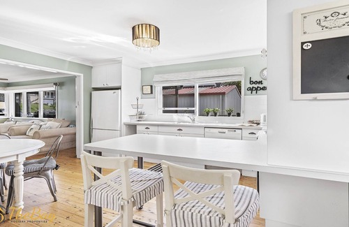 Lemon Tree Passage Casa | Morton Cottage at Lemon Tree - Pet Friendly - Walk to Water