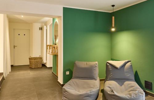 Wintrich Hotel | Moselhotel Weinhaus Simon `Sauna`Restaurant`ELadesäule