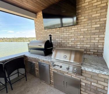 Moses Lake Casa | Moses Lake Vineyard Retreat-Waterfront Escapism