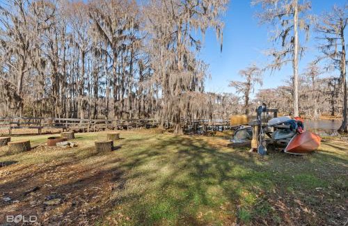 Uncertain Casa | Moss Stone Lodge Wkayaks & Canoes
