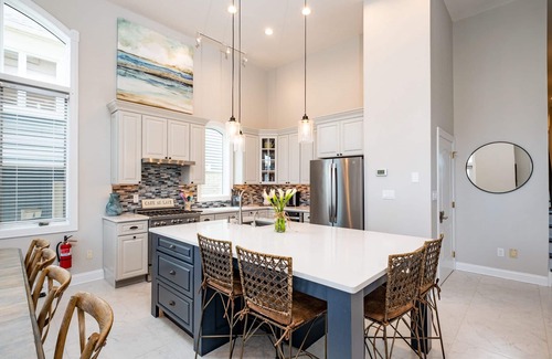 Gold Coast Casa | Most desirable location in Ocean City, the heart of the Gold Coast...across the street from the beach!!