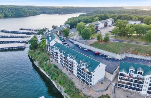 Kaiser Condominio | Most Exquisite View on the Lake!