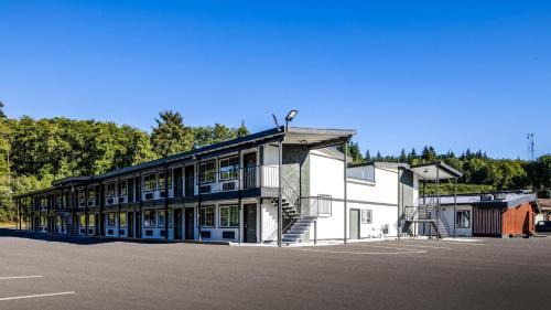 Aberdeen Hotel | Motel 6 - Aberdeen, WA