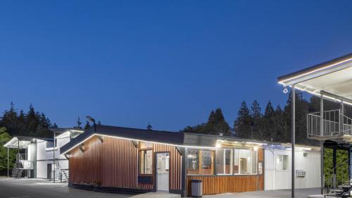 Aberdeen Hotel | Motel 6 - Aberdeen, WA